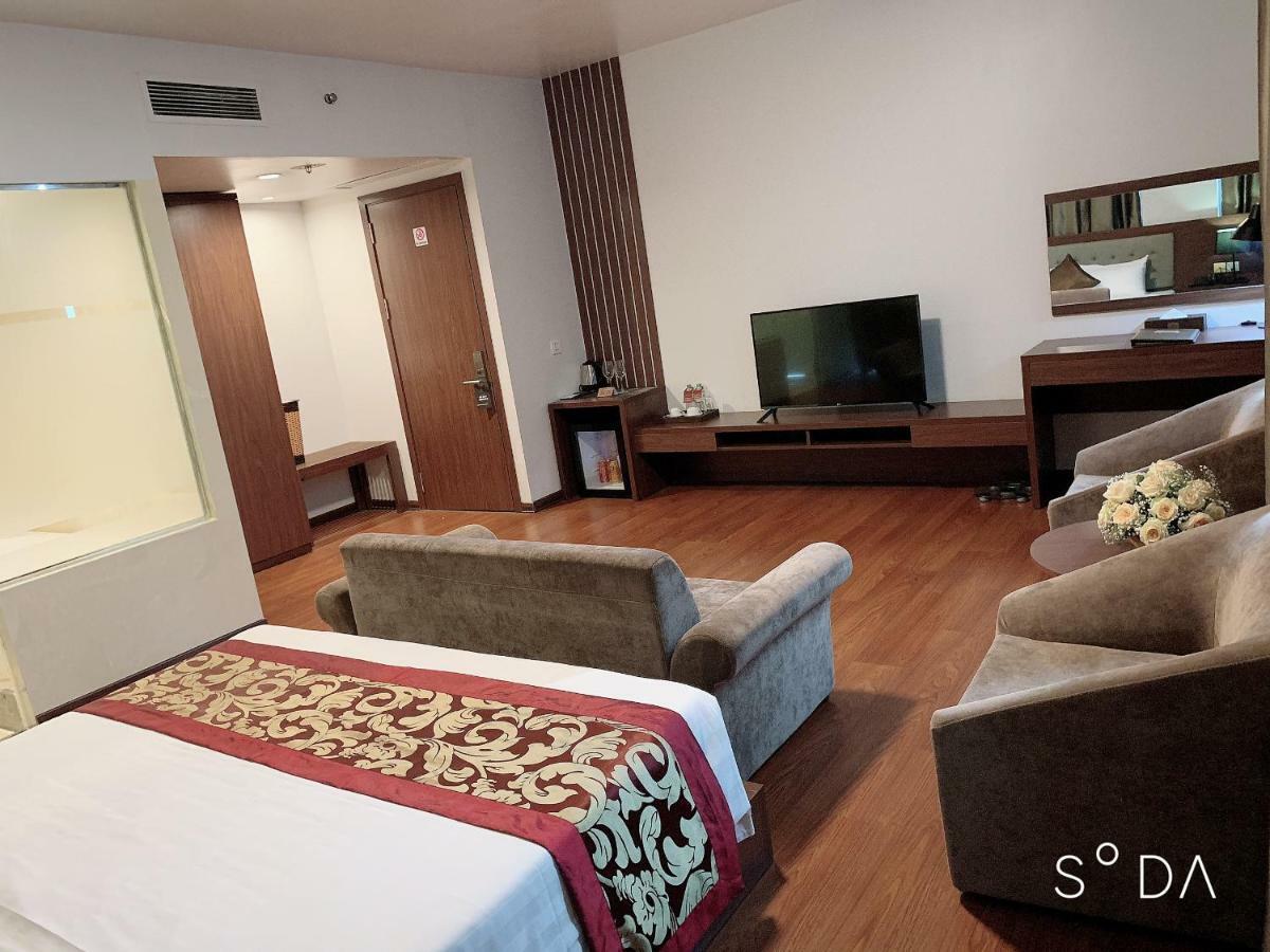 Imperial Boat Hotel Hai Phong Exterior photo